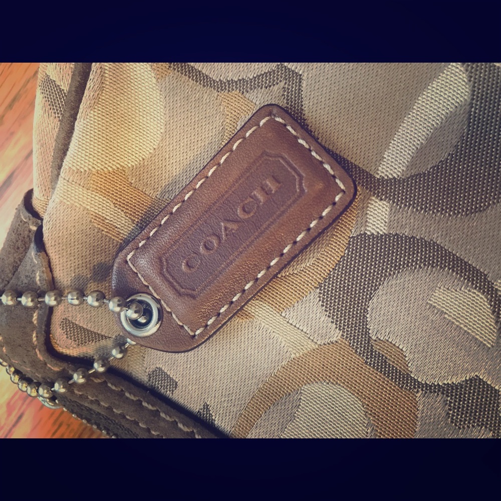 Coach petite handbag no wear on leather strap!